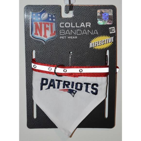 MED NWT Reflective New England Patriots Dog Collar Bandana - Picture 1 of 2